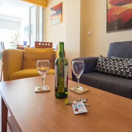 Malagasuite Front Beach & Parking Apartment *
